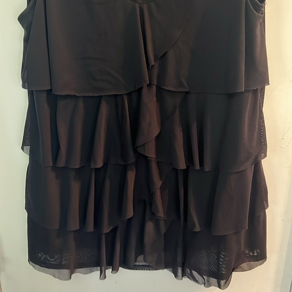 Jockey Person to Person Ruffle Tank - Picture 3 of 6